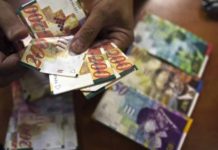 Pourquoi les francophones paient souvent plus cher que les autres en Israël – et comment éviter cela