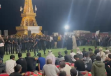 Mais que fait la Tour Eiffel au milieu du Néguev : Un mariage dans un village bédouin a amené Paris dans le désert