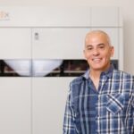 Une entreprise israélienne lance de nouveaux distributeurs automatiques d’uniformes