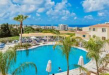 Kapparis, Paphos, Larnaca : comment Chypre est devenue la nouvelle capitale du “cacher en Europe”, à 40 minutes de Tel-Aviv