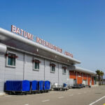 À l’aéroport de Batoumi, une Israélienne menacée après avoir dénoncé trois voyageurs qui ont doublé la file