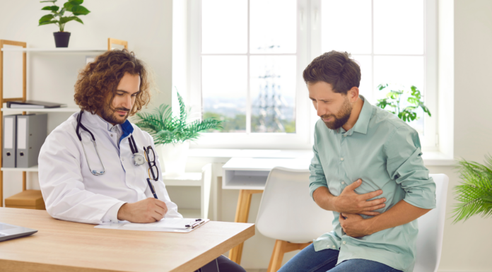 Renvoyé chez lui avec du paracétamol, une IA lui dit : « Retournez immédiatement à l’hôpital » — et lui sauve la vie