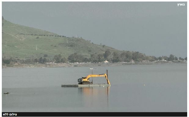 Documenté sur le lac : que fait cette « radeau-plateforme » mystérieuse au cœur de la mer de Galilée ?