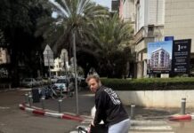 Ido, l’homme au fauteuil roulant sous les sirènes