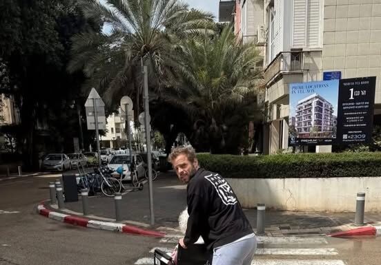 Ido, l’homme au fauteuil roulant sous les sirènes