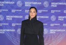 Avec une jupe à volants : la tenue sobre de Gal Gadot qui nous a laissés sans voix