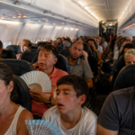 Cauchemar en route vers les vacances d’été : les passagers sur « Air Haifa » coincés deux heures dans un avion sans climatisation »